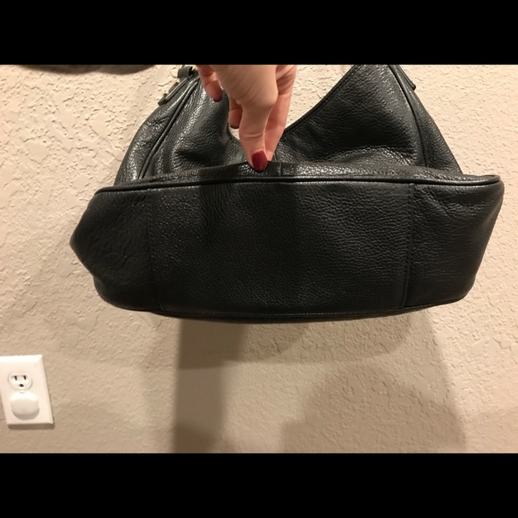 Tory Burch - Amanda Hobo in Black leather - Picture 3 of 4